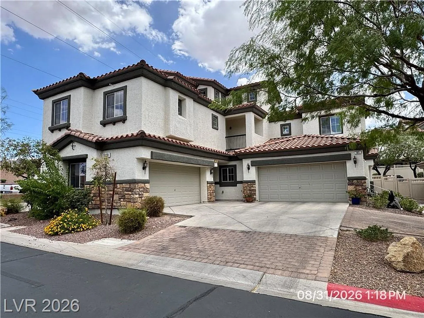 3-Bedroom Henderson Townhouse with Private Backyard — Photo 1
