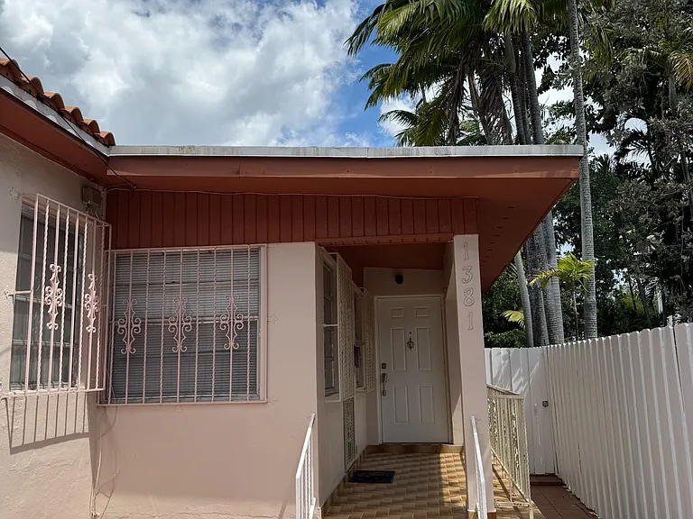 1381 SW 23rd St — Photo 2