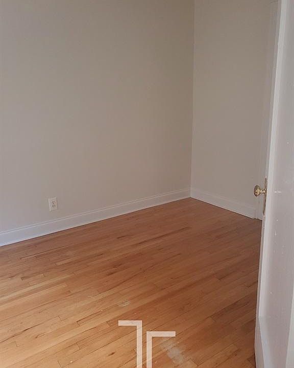 2nd image of 3919 N Pine Grove Ave APT 1W