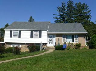200 W 39th St, Reading, PA 19606