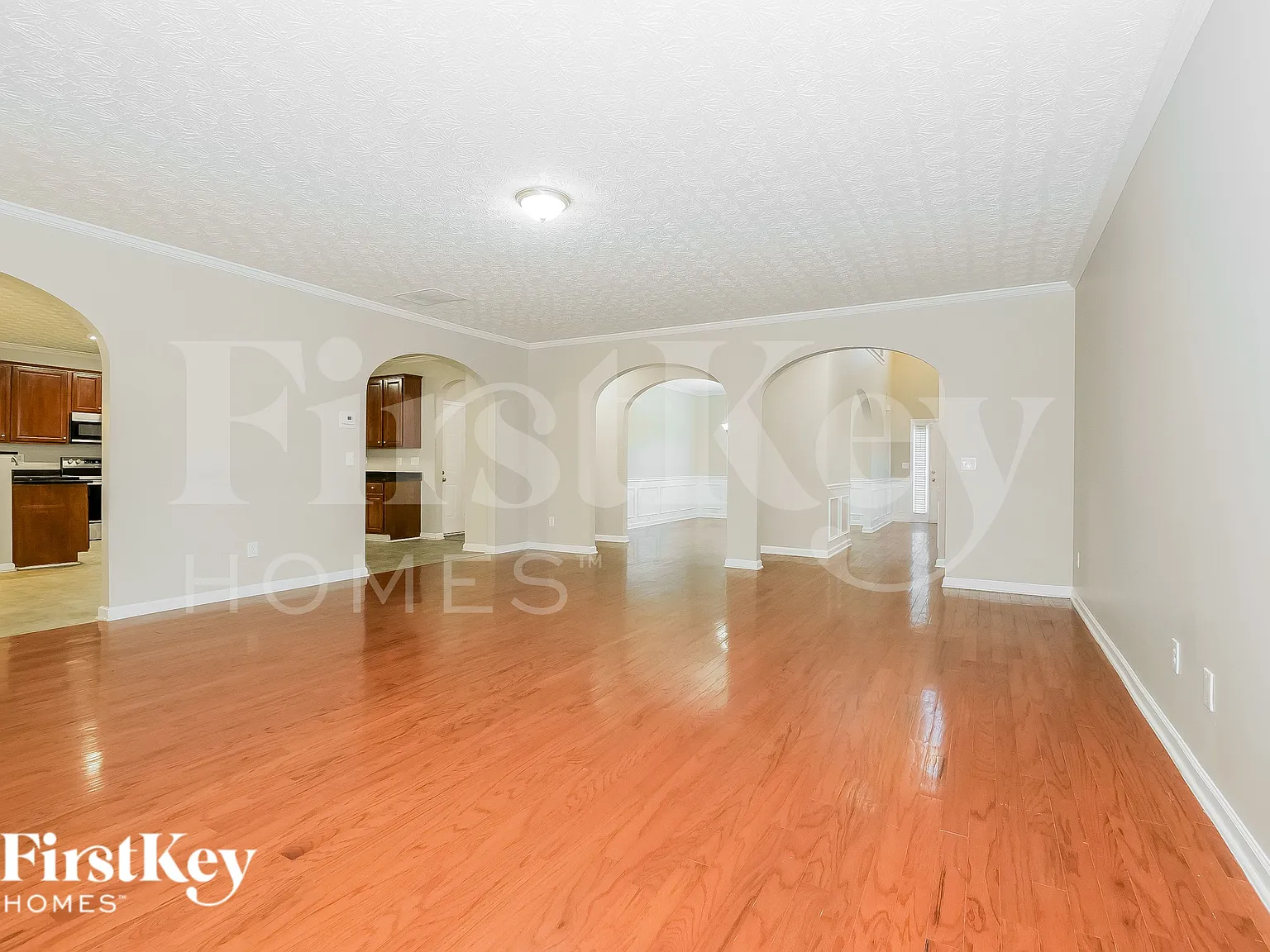 5 bed, 4.0 bath, 4348 sqft, $3,200 — Photo 3