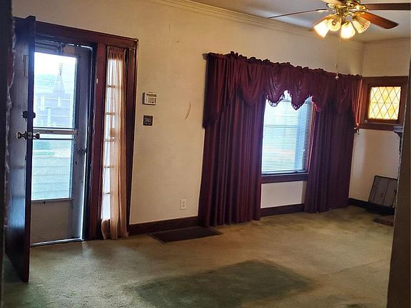 2nd image of 725 N 39th St