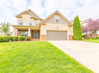 7555 Hampstead Hall Dr, Ooltewah, TN 37363