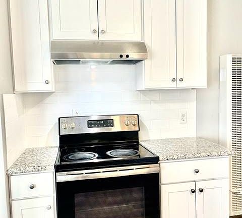 3rd image of 2878 Malabar Ave