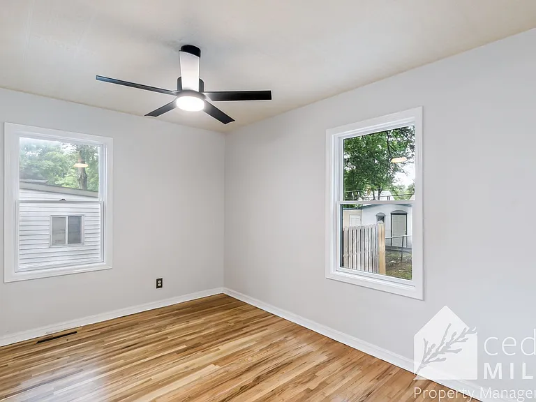 605 S Beverly Dr — Photo 6