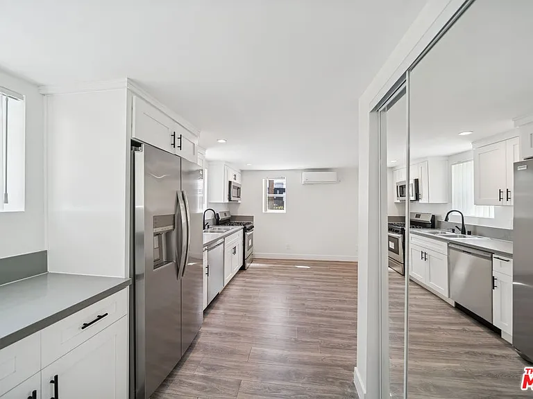 1267 Vin Scully Ave #1/2 — Photo 5