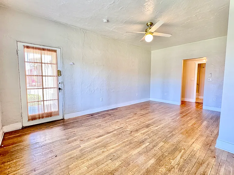 342 W Willetta St #1 — Photo 17
