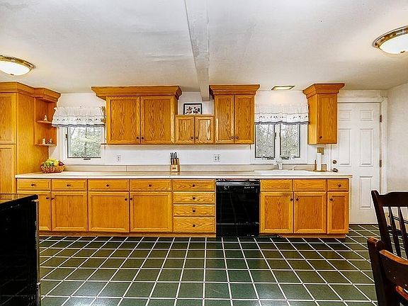5th image of 81 Burgess Ave