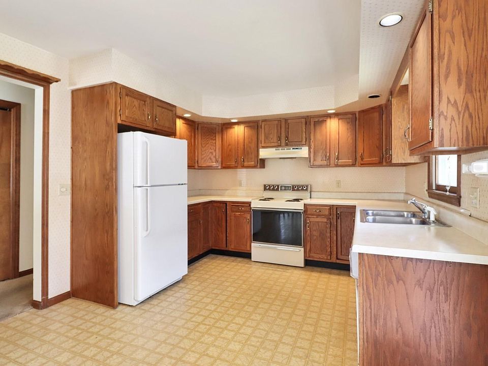 22102210 W Huntington Dr Quincy IL Zillow