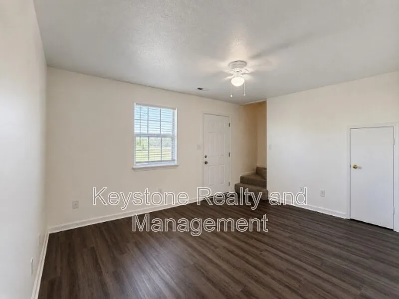 2 bed, 1.0 bath, 975 sqft, $795 — Photo 4