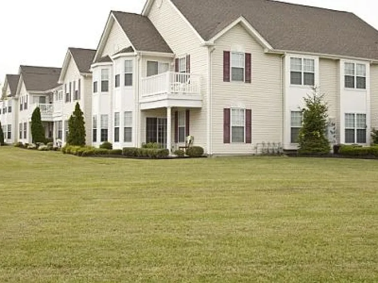 The Apartments At Weatherby — Photo 11