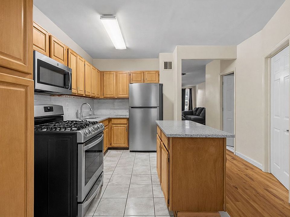 1st image of 10 Gunther Pl