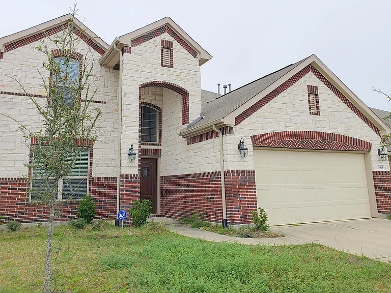 8818 Cornina Dr — Photo 24