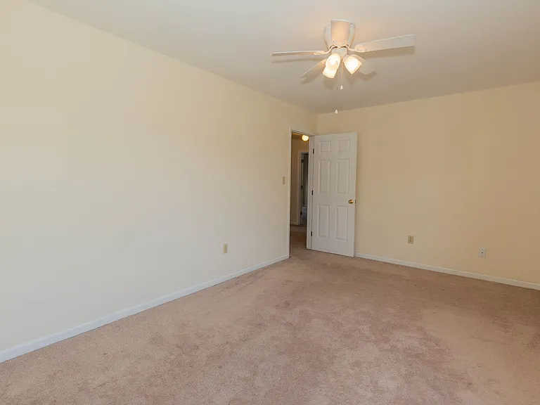 180 Muirfield Ct — Photo 36