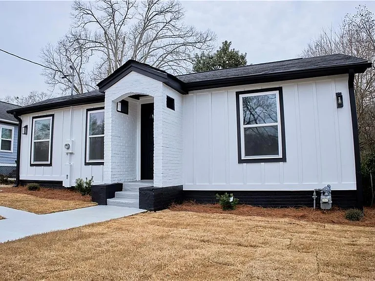 184 Scott St NW — Photo 1