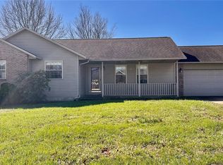 1491 Donna Lynn Dr, Jackson, MO 63755
