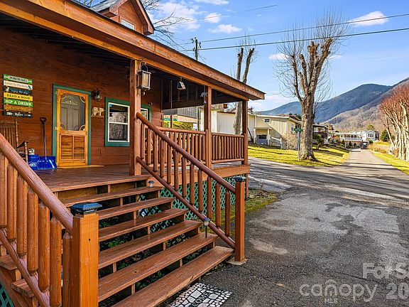 3rd image of 233 Rocky Top Rd