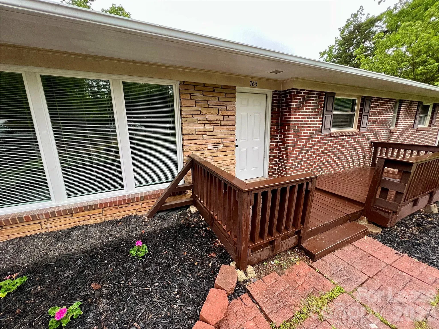 3 bed, 1.5 bath, 1463 sqft, $1,750 — Photo 2