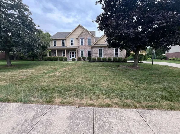 11451 Sutton Place Dr E, Carmel, IN 46032