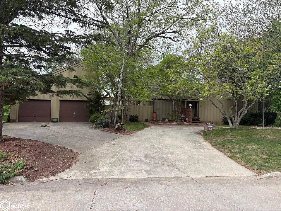 1st image of 1 Robin Hill Ln