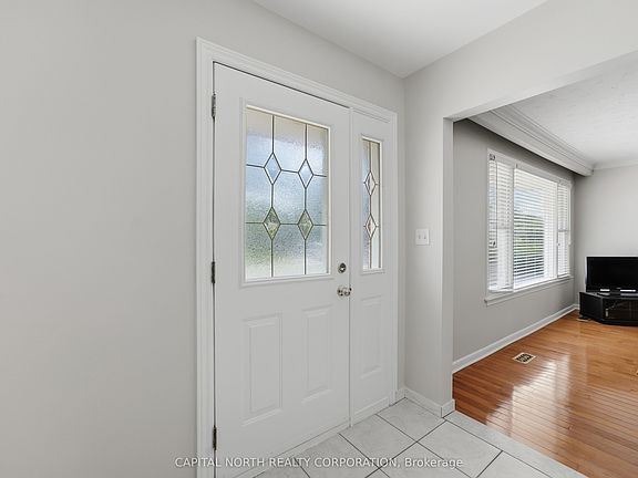 3rd image of 152 Katherine Rd