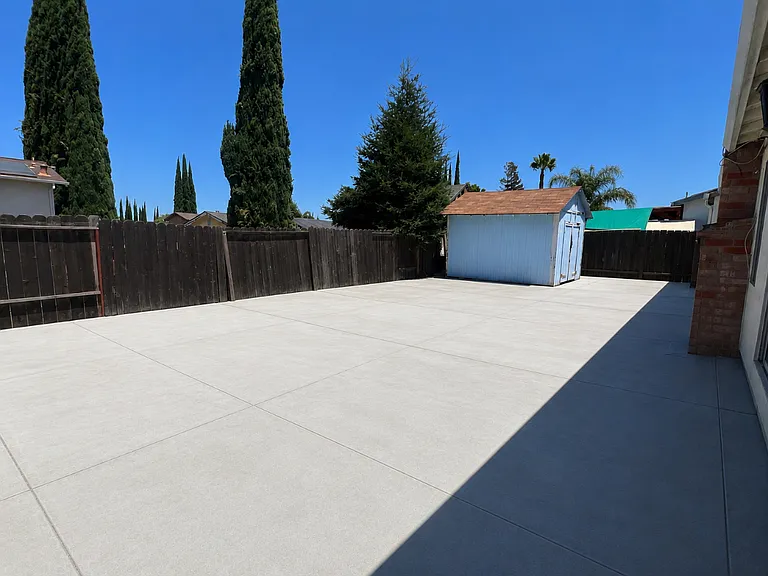 1030 Putnam St — Photo 2
