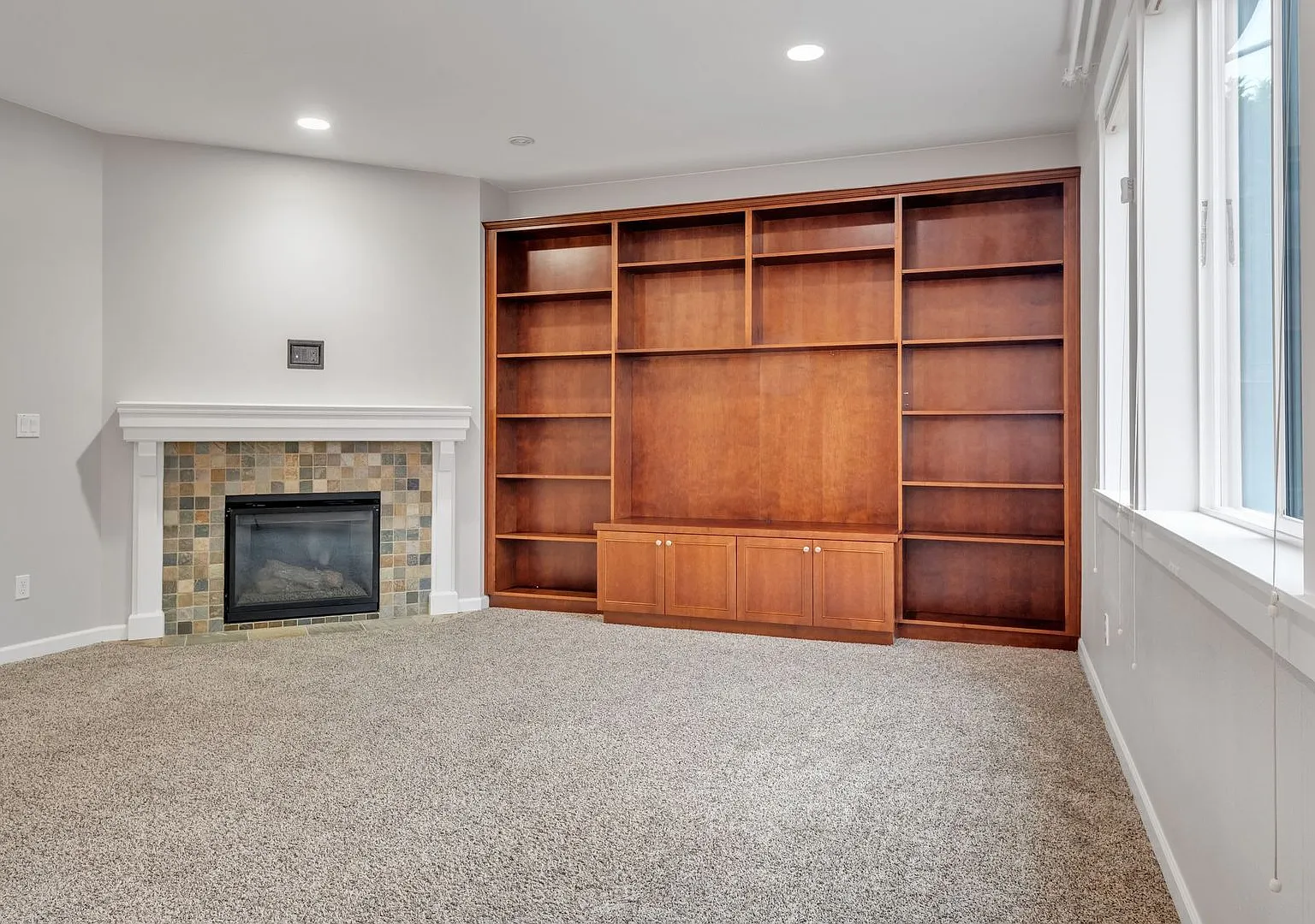 Renton Highlands Estate Style Rental! — Photo 3