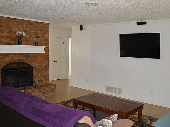 5th image of 603 Gary Ave