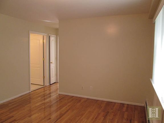 3rd image of 2551 44th St #1