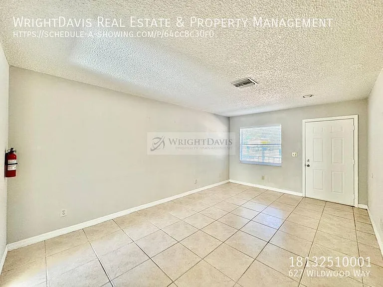 627 Wildwood Way — Photo 3