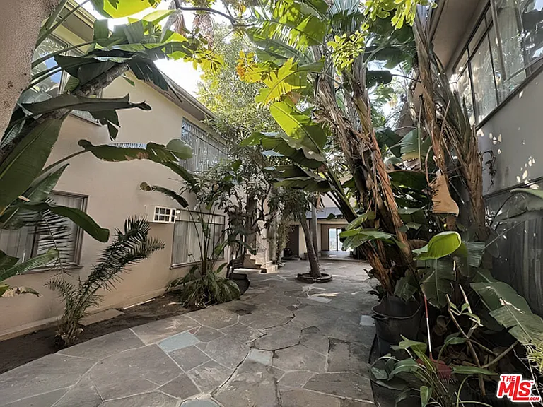 470 S Mariposa Ave #16 — Photo 13