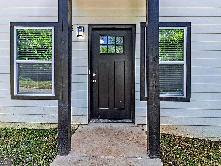 2741 Village Green Dr — Photo 3