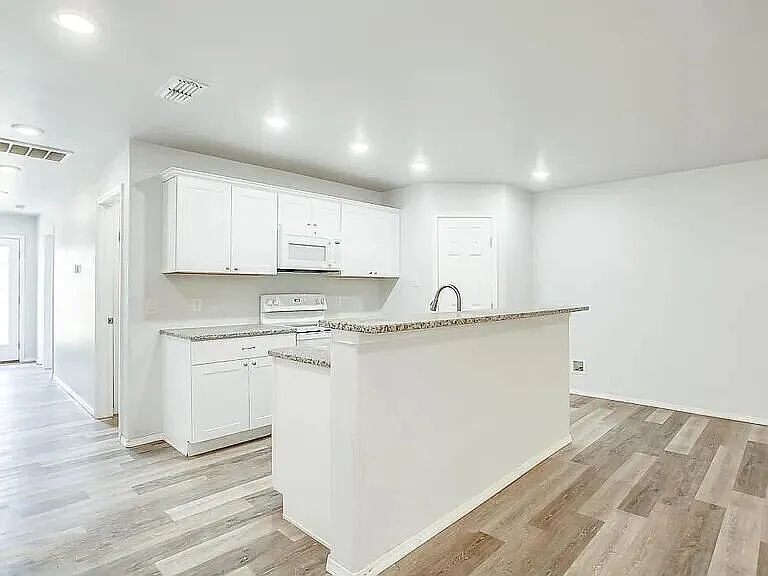 5514 Jarvis St #A — Photo 7