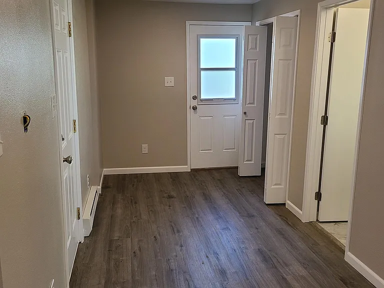 1821 E Main St — Photo 7