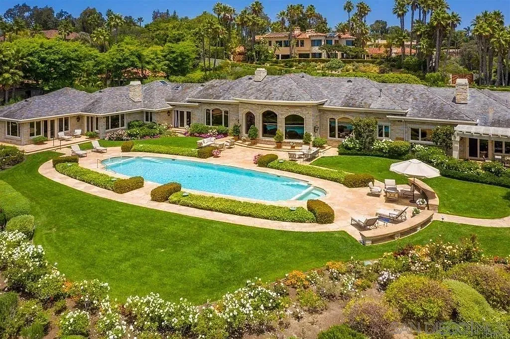 5 bed, 8.0 bath, 8950 sqft, $45,000 — Photo 1