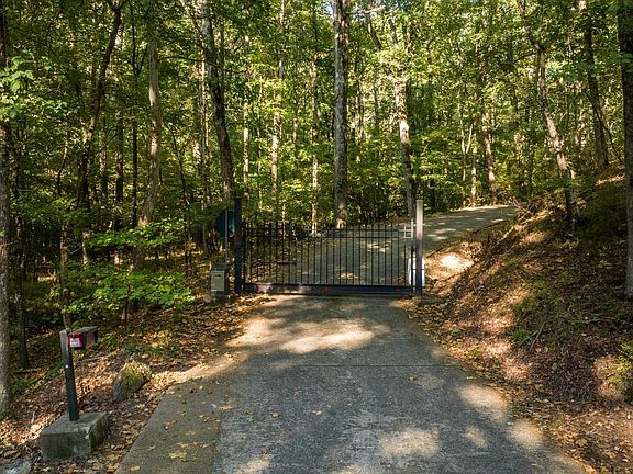 2nd image of Foxridge Rd