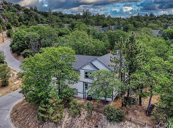 2nd image of 1228 Yosemite Dr