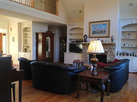 3rd image of 228 Stillwater Ln