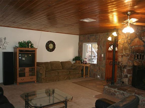 3rd image of 995 Cameron Dr