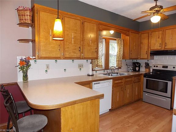 2nd image of 218 East St