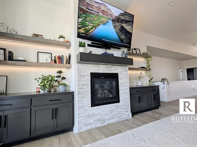 3282 Sky Way — Photo 3