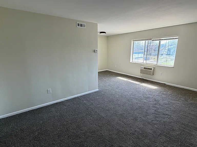 4578 E 131st St #5 — Photo 5