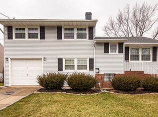 22 Webb Dr, Fords, NJ 08863