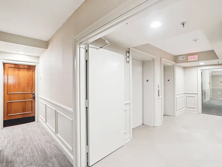 Wesley Townsend Apartments at Buckhead — Photo 11
