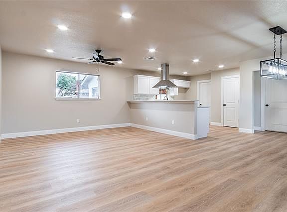 3rd image of 8029 Ferndale Dr