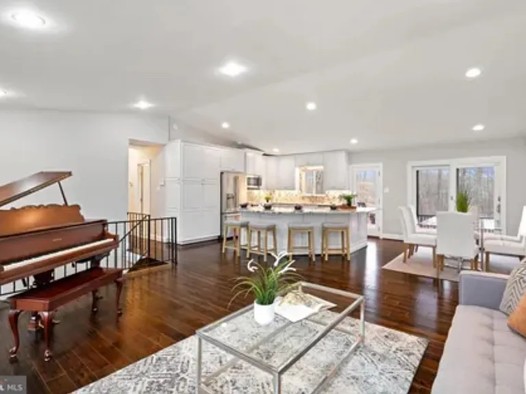 3711 Spicewood Dr — Photo 8
