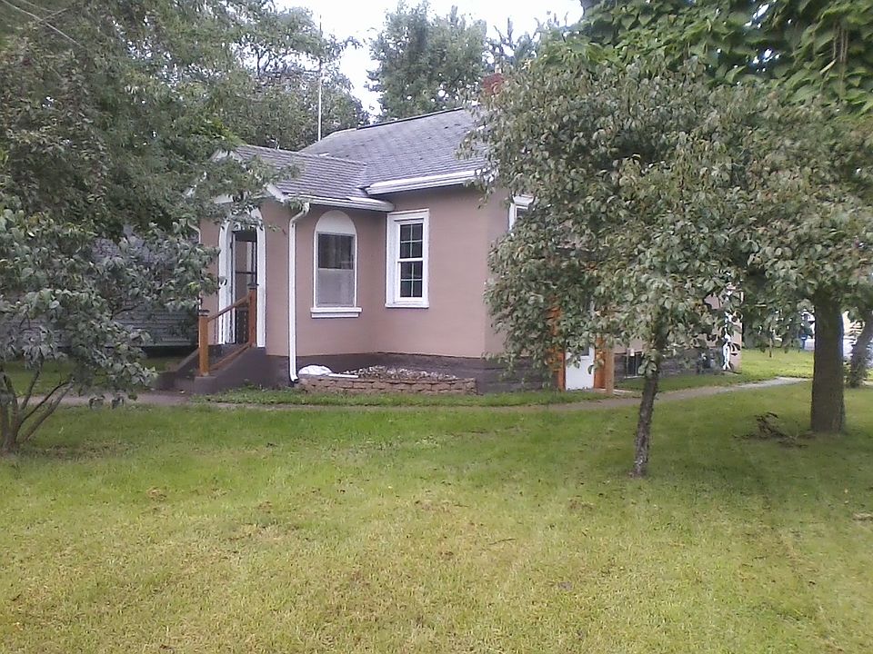 1st image of 617 23rd Ave N