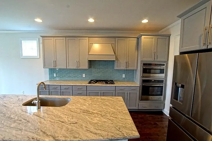 5 bed, 3027 sqft, $3,300 — Photo 3