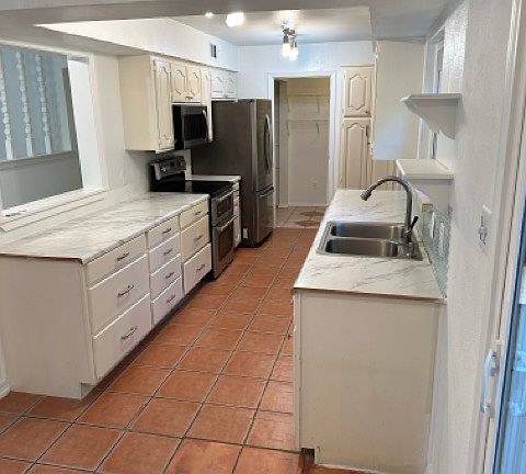 4th image of 709 Missy Ln