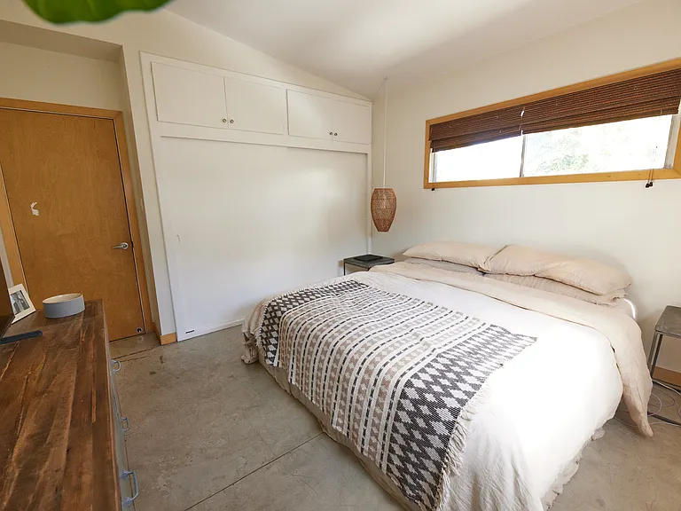 12028 Sylvester St — Photo 10